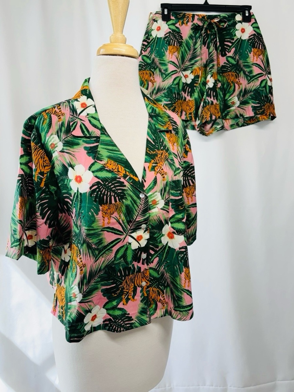 CYNTHIA ROWLEY SIZE XL~WOMEN’S TIGER JUNGLE PRINT PAJAMA SHORT TOP SET TROPICAL - Picture 8 of 16